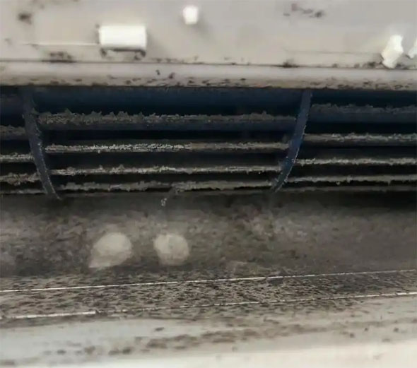 延川空调吹的风有股烧焦味是怎么回事